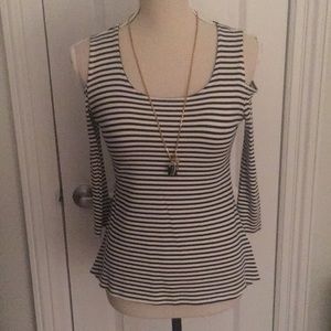⭐️2/$30 W5 Striped 3/4 Sleeve Top with cutouts
